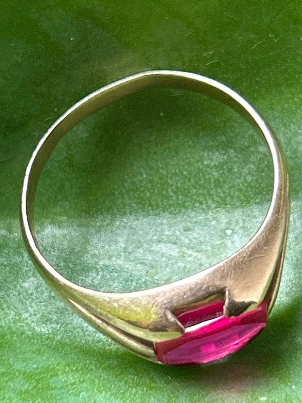 Vintage 10K yellow gold simulated lab created pink sapphire or ruby ring size 10